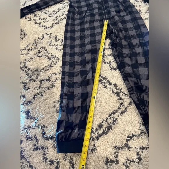 Men’s Ashford and Brooks Black and Gray Plaid Onesie Mink Fleece NWT Pajamas - Picture 4 of 7
